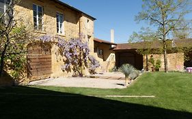 Lodges En Pierres Dorees